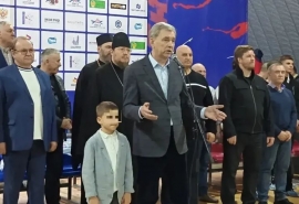 Спикер омского Заксобрания Артемов показался на публике с внуком