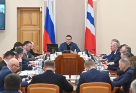 Хоценко провел оперштаб по ключевым стройкам Омской области