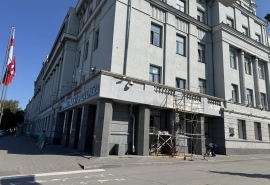 Главный корпус мэрии Омска тихо отправили на ремонт