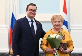 Губернатор Хоценко присвоил почетное звание омскому эксперту охраны атмосферного воздуха