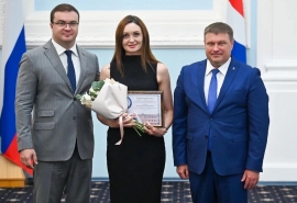 Кого из омских медиков наградил Хоценко перед праздником – СПИСОК