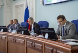 Депутаты Законодательного Собрания расширили меры поддержки многодетных семей в Омской области