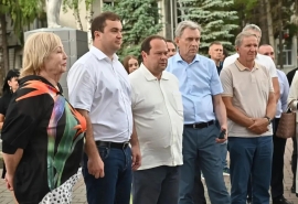 Омский губернатор Хоценко встретился с главой – экс-депутатом от КПРФ