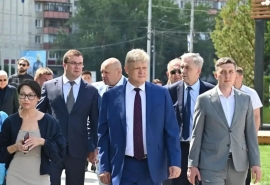 Полпреду Путина показали новый сквер в Омске