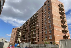В Омске вновь хотят достроить дом, от которого все отказываются