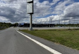 В бывшем омском Metro начали продавать машины