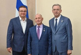 Губернатор Хоценко вручил омскому полковнику полиции почетную госнаграду