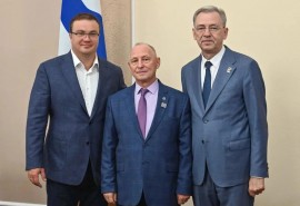 Губернатор Хоценко вручил омскому полковнику полиции почетную госнаграду