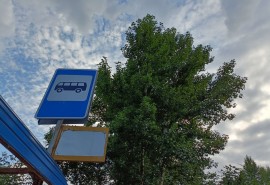 Водителя омского автобуса лишили прав за падение пассажирки