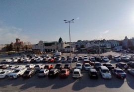 В Омске могут изменить правила платных парковок – названы условия для бесплатной стоянки