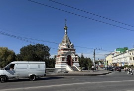 На омской Серафимо-Алексеевской часовне старый купол уступил место новому