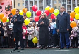 Валентина Матвиенко и губернатор Хоценко открыли новую школу № 155 в Омске в День знаний