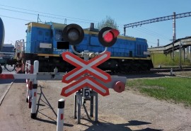 В Омске временно закроют для машин ж/д переезд в Ленинском округе