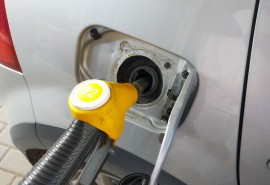 Омичу грозит наказание за продажу бензина по 100 рублей