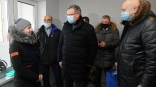 Губернатор Бурков вручил омским сиротам ключи от квартир в новостройке
