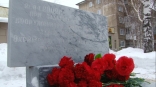 Депутат Омского горсовета Дмитрий Сахань почтил память героя РФ Олега Охрименко