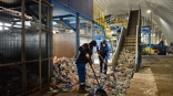 Регоператор предупреждает омичей о важности своевременной оплаты за вывоз мусора
