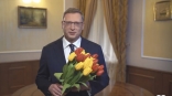 Губернатор Александр Бурков поздравил омичек с 8 Марта в стихах