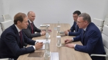 Губернатор Бурков обсудил с министром Мантуровым импортозамещение на омских предприятиях
