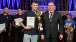 Губернатор Александр Бурков поздравил омских чемпионов