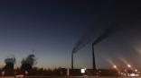 Омичи жалуются на провонявшие шторы из-за выбросов в Омске