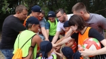Омские единороссы организовали праздник футбола для детей беженцев из ЛДНР
