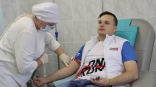 Омские единороссы личным примером призывают жителей сдавать кровь