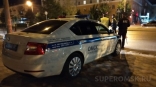 Омской полиции пришлось на трассе надевать наручники на буйного нетрезвого водителя
