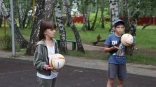 «Единая Россия» организовала спортивный праздник для детей из Донбасса в Омске