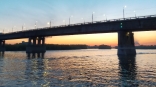 Архитектурная подсветка и расширение тротуаров: как за 2 млрд рублей преобразится Ленинградский мост в Омске