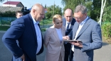 Омский губернатор Бурков посетил площадку будущего строительства новой поликлиники в поселке Восточный