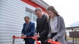 Омский губернатор Бурков открыл в Исилькуле модельную библиотеку с мобильным планетарием