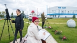 Омский НПЗ организовал индустриальный пленэр для молодых художников