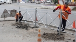 На проспекте Мира в Омске монтируют противопешеходные заборы
