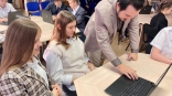 В школах Омской области проходят «Уроки цифры», на которых школьники знакомятся с этапами создания технологического стартапа