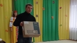 Юрий Козловский вручил детскому саду № 361 проектор