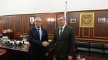 Губернатор Омской области встретился с послом в Таджикистане