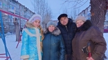 Юрий Козловский совместно с КТОСами Октябрьского округа подарил новогоднее настроение омичам