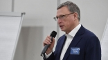 Александр Бурков призвал управленцев к выработке совместных решений в интересах омичей