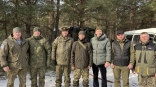 Омские бойцы в зоне СВО получили посылку от единороссов