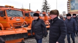 Губернатор Александр Бурков и мэр Сергей Шелест выпустили на дороги Омска партию новой всесезонной дорожной техники