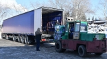 Омские единороссы отправили в подшефный Стаханов и зону СВО более 20 тонн гумпомощи