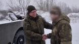 Губернатор Бурков передал груз омскому отряду в зоне СВО