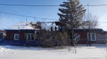 В Омской области при установке натяжных потолков вспыхнул и обрушился дом