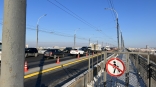 За ночь на подступах к Ленинградскому мосту в Омске возвели ограждения