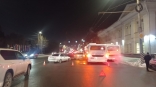 В центре Омска в час пик автобус с пассажирами столкнулся с иномаркой