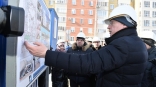 Губернатор Бурков оценил темпы строительства школы в Чкаловском поселке Омска