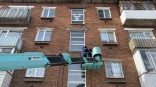 В Омске прокуратура через суд требует провести капитальный ремонт фасада дома с трещинами