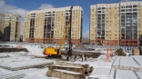 В Омске при строительстве школы в ЖК «Серебряный берег» возникли трудности из-за плотного грунта
