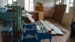 В Омской области здание начальной школы распродают на стройматериалы